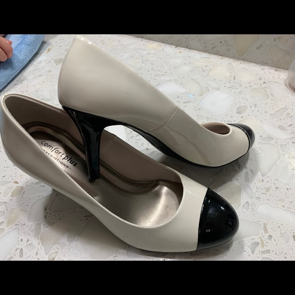 Heels - Picture 3 of 3